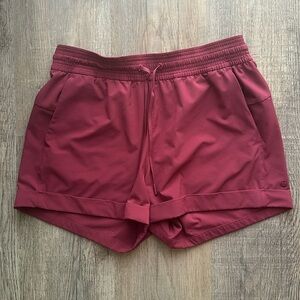 Lululemon Spring break-away mid rise shorts. 3 inch unlined